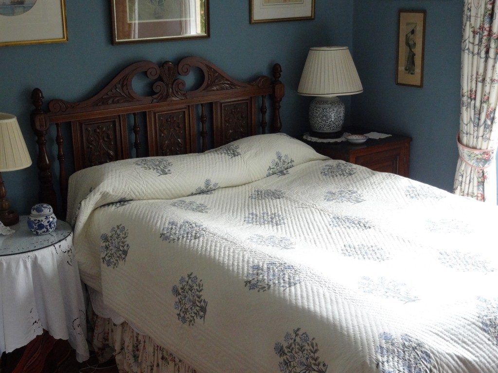 Reversible Cream and blue quilted bedspread