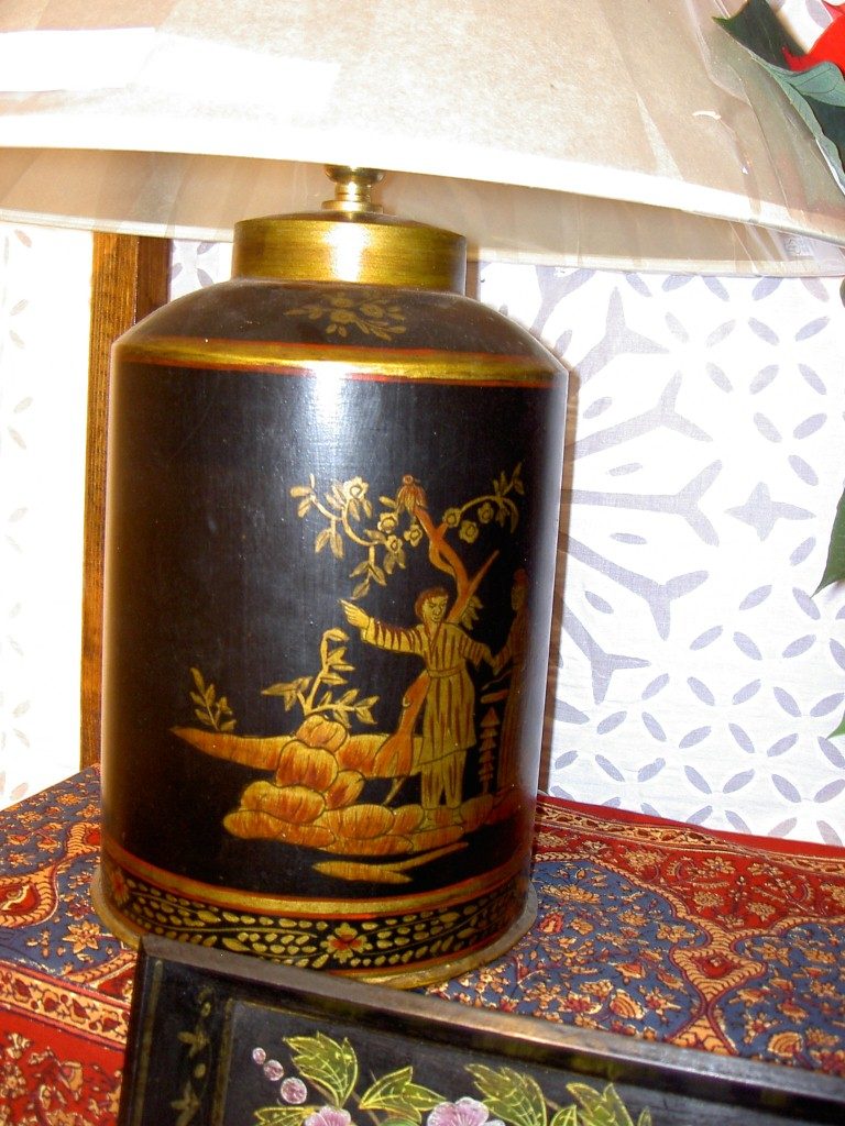 Black and gold chinese style painted tin lamp base